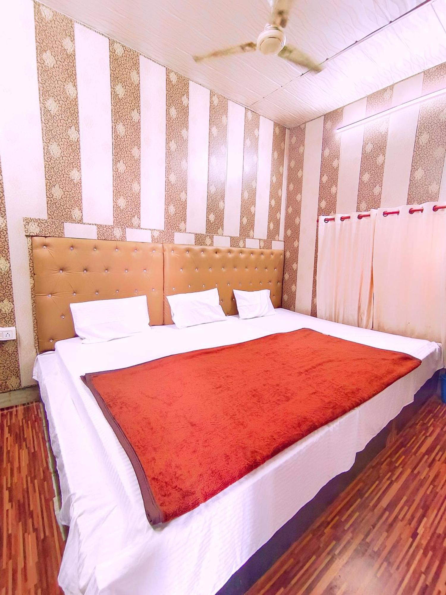 Hotel India Inn Walking Distance From Taj Mahal-- Rooftop Taj Mahal View Agra  Buitenkant foto