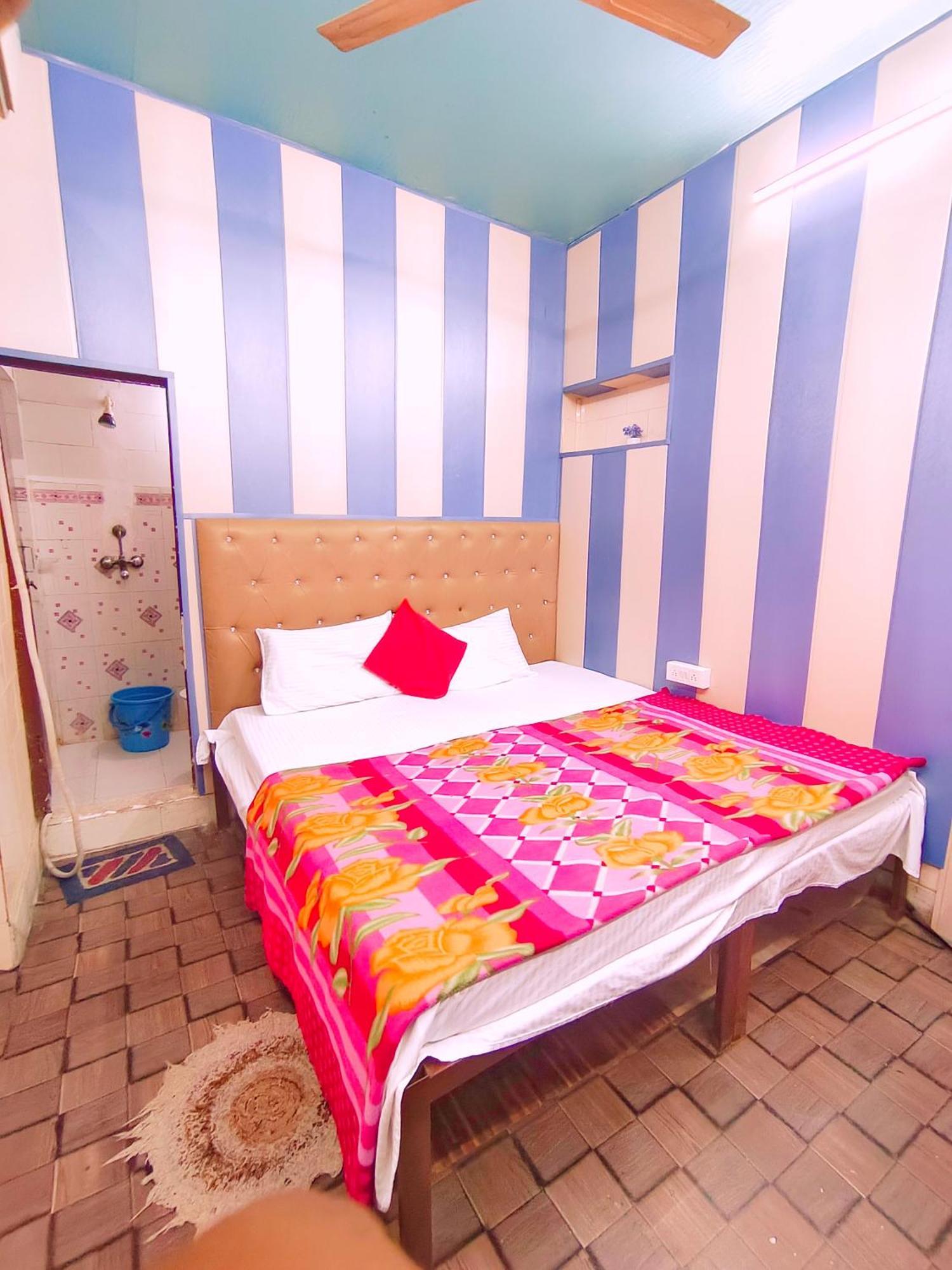 Hotel India Inn Walking Distance From Taj Mahal-- Rooftop Taj Mahal View Agra  Buitenkant foto