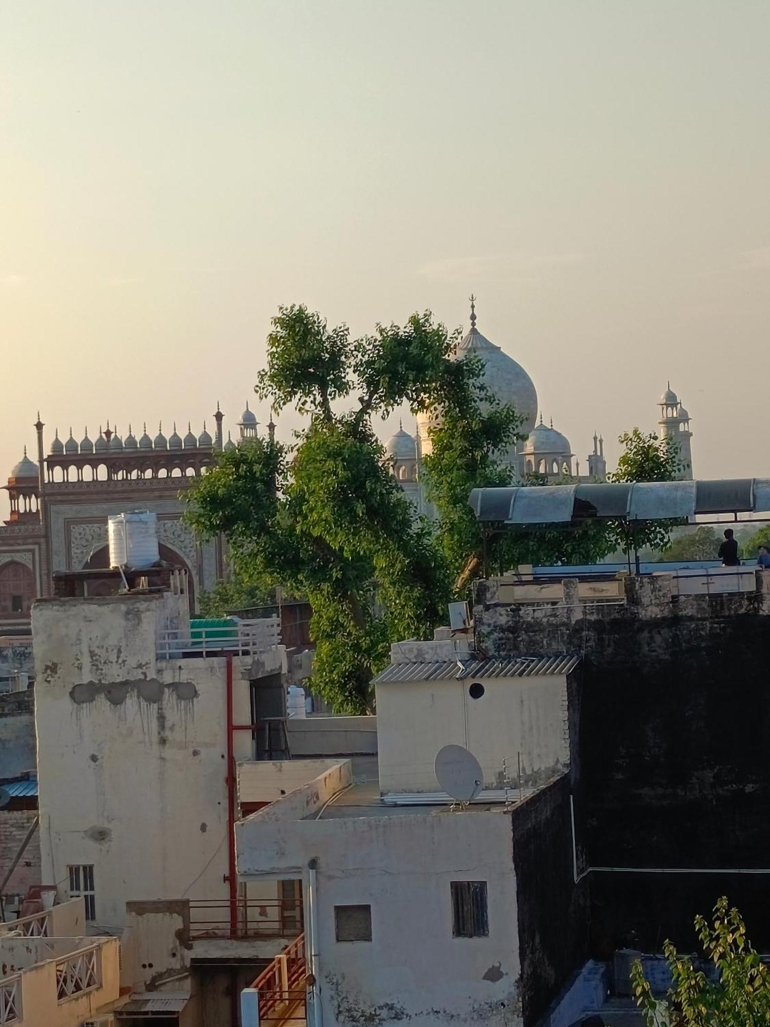Hotel India Inn Walking Distance From Taj Mahal-- Rooftop Taj Mahal View Agra  Buitenkant foto