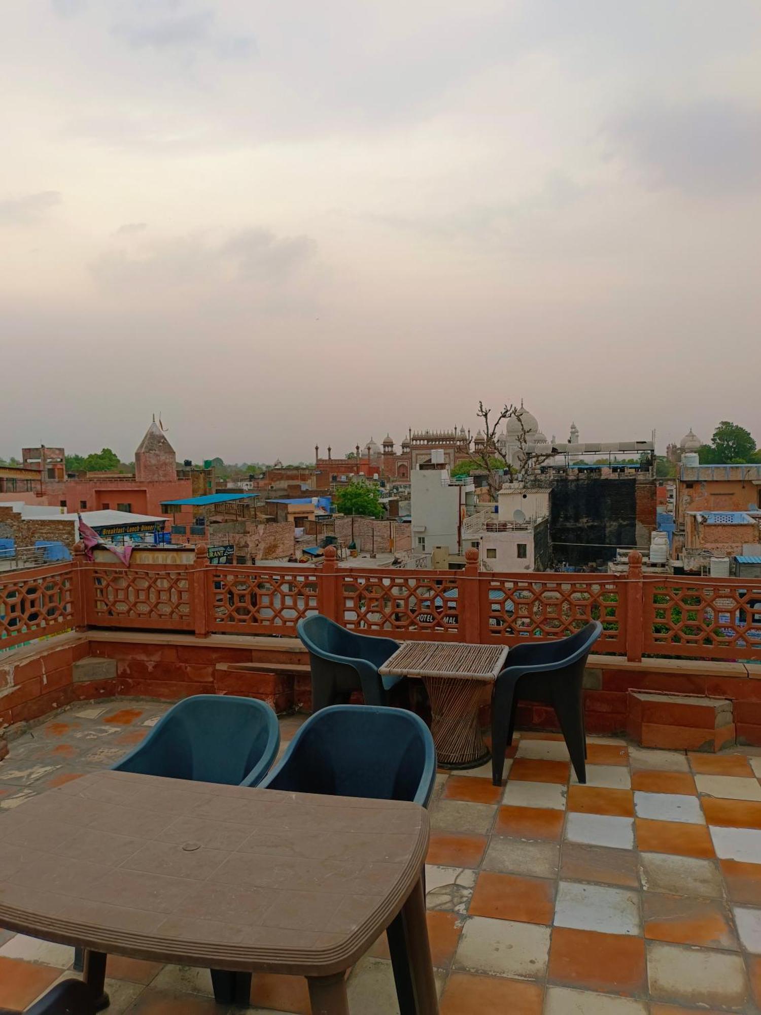 Hotel India Inn Walking Distance From Taj Mahal-- Rooftop Taj Mahal View Agra  Buitenkant foto