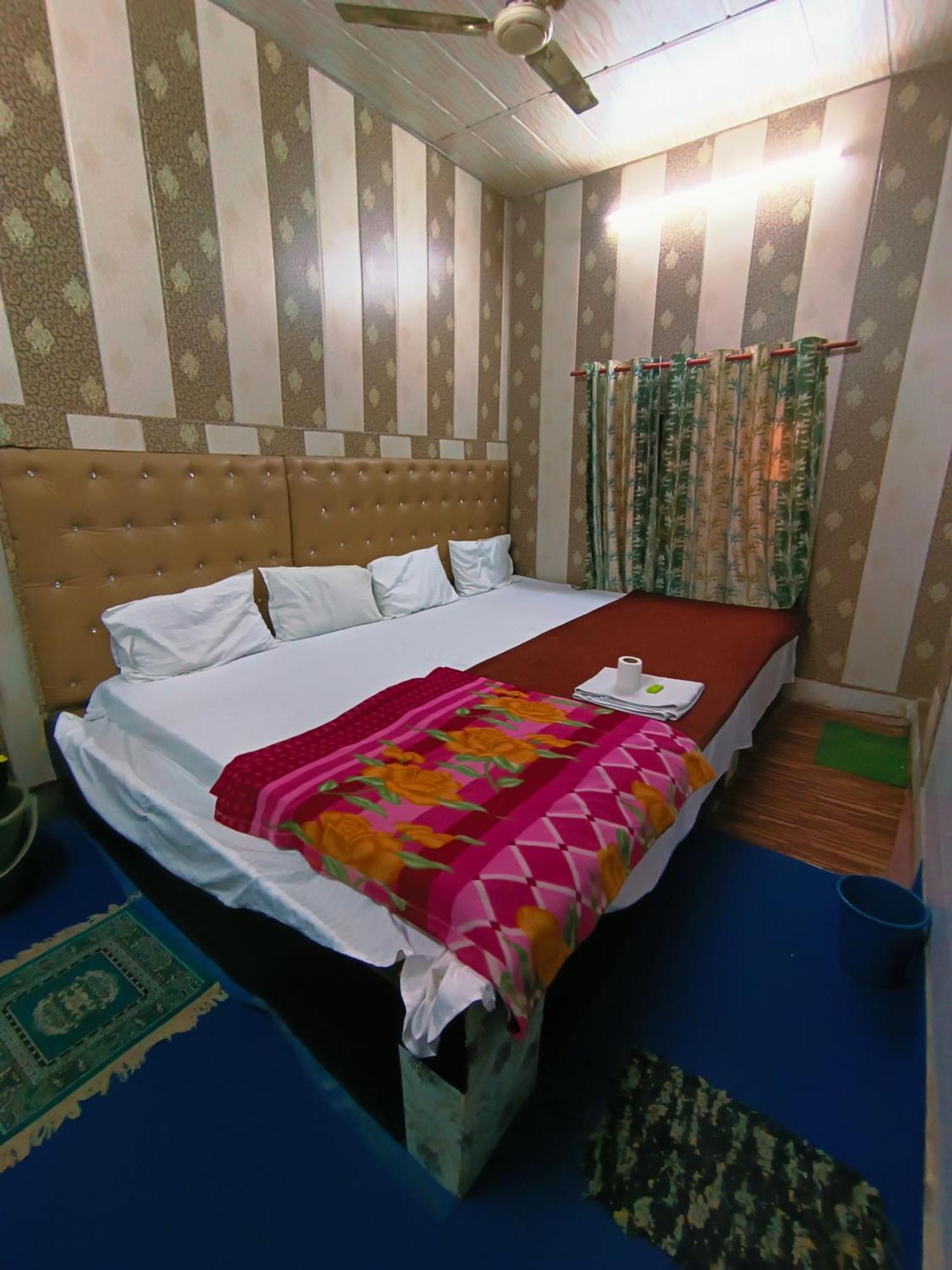 Hotel India Inn Walking Distance From Taj Mahal-- Rooftop Taj Mahal View Agra  Buitenkant foto
