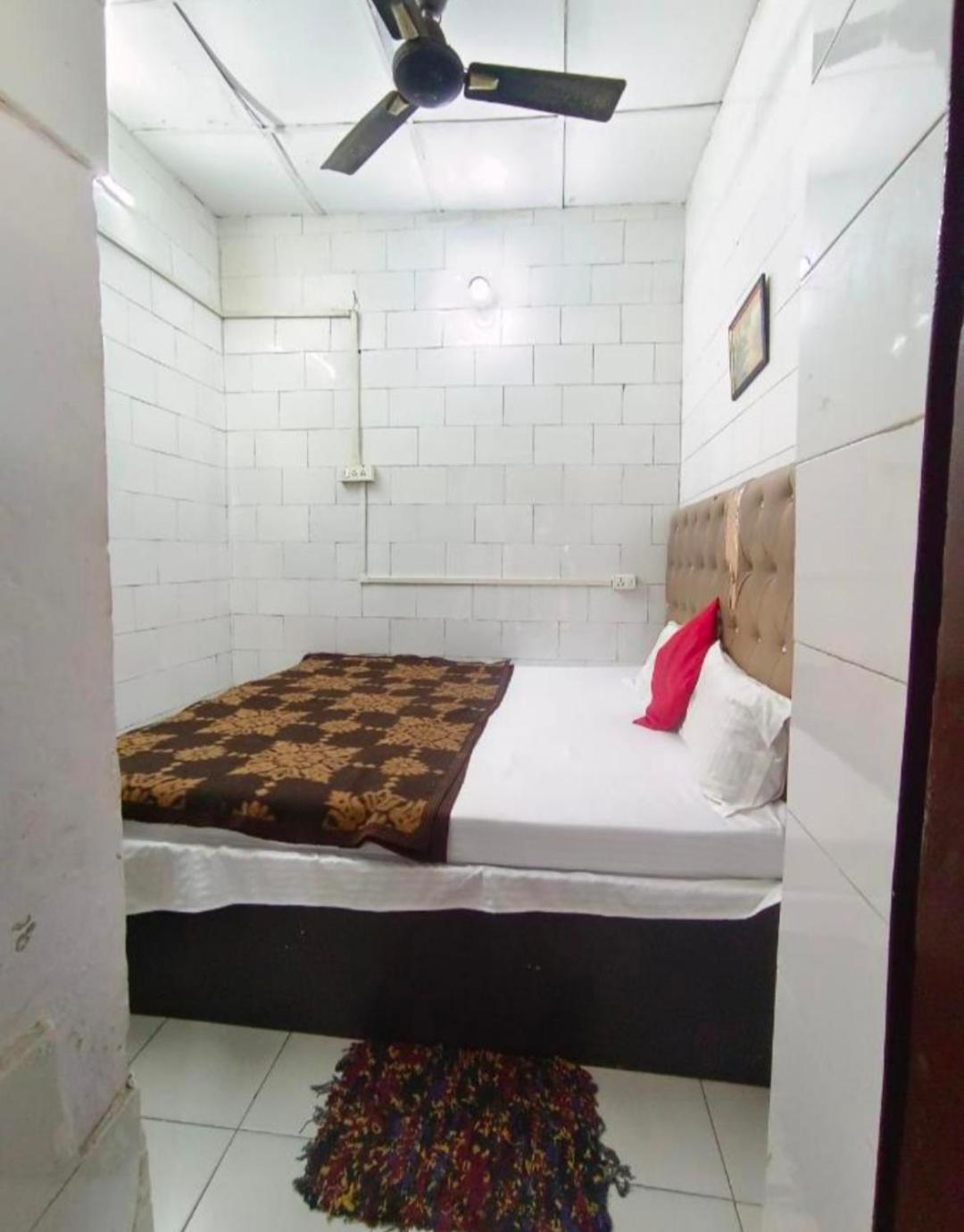 Hotel India Inn Walking Distance From Taj Mahal-- Rooftop Taj Mahal View Agra  Buitenkant foto