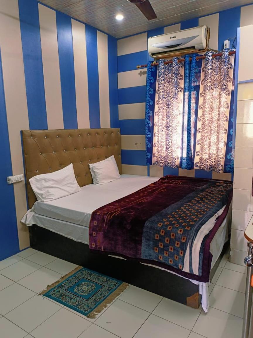 Hotel India Inn Walking Distance From Taj Mahal-- Rooftop Taj Mahal View Agra  Buitenkant foto